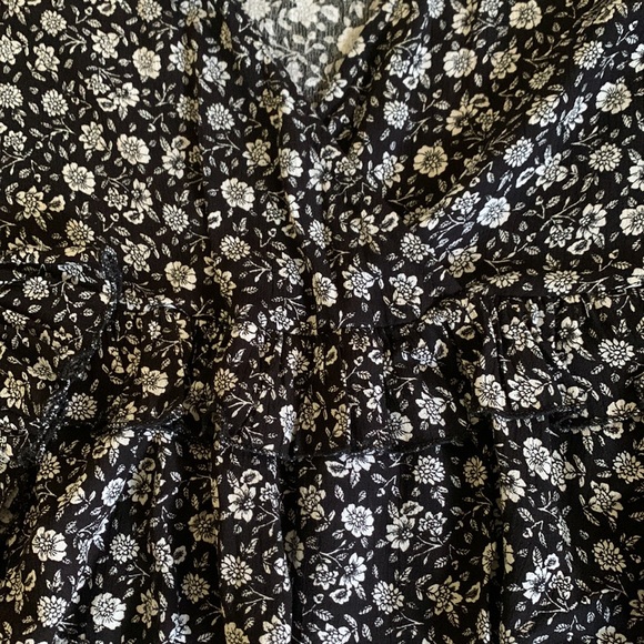 Nikki & Erin Long Sleeve Blouse, Size L *4 for $20* - Picture 3 of 5